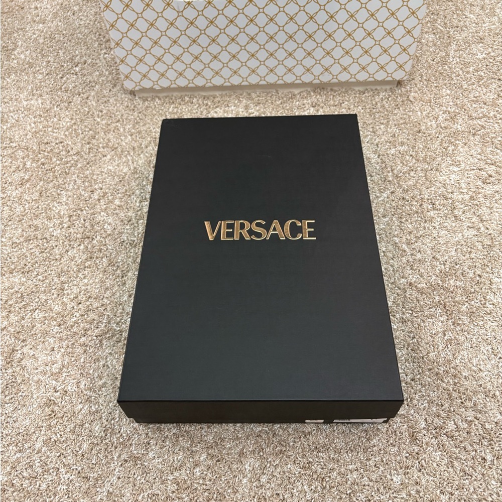 Versace Black & Gold Robe Box‼️🔥